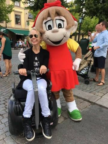 Luv2Move-kund på självbalanserande elrullstol – Ett glatt möte