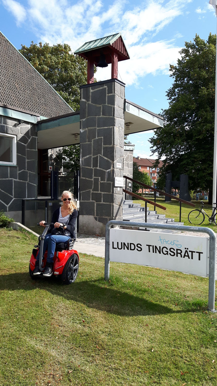 Luv2Move-kund på självbalanserande elrullstol – På väg