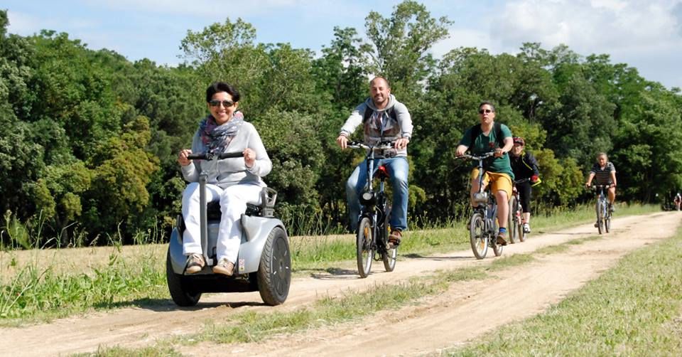 Luv2Move-kund på självbalanserande elrullstol – Cykeltur med familjen
